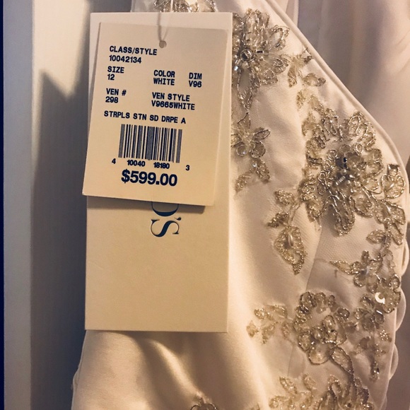 Wedding dress - Picture 4 of 5